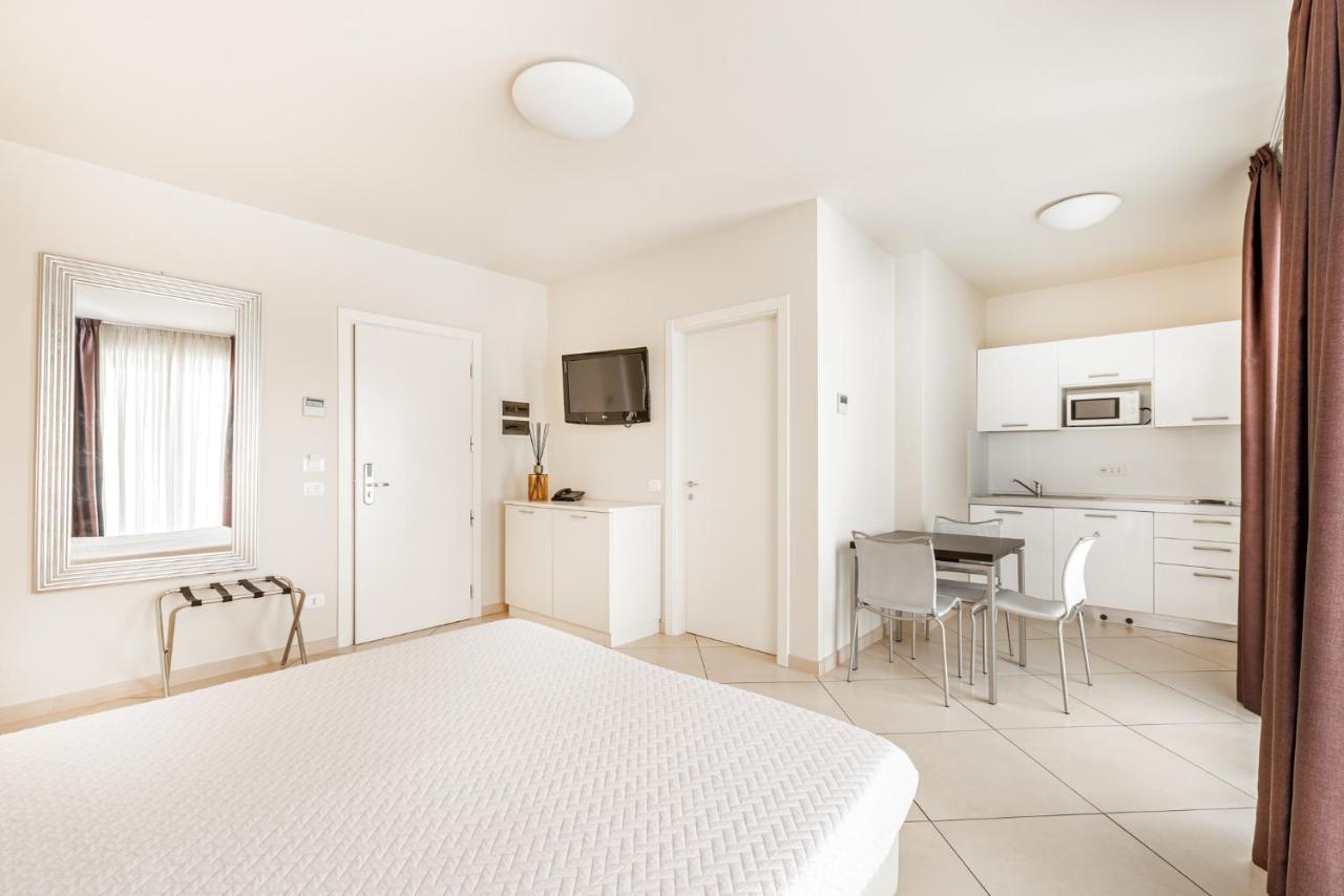 Hotel & Residence Exclusive Marina Di Carrara Exterior photo